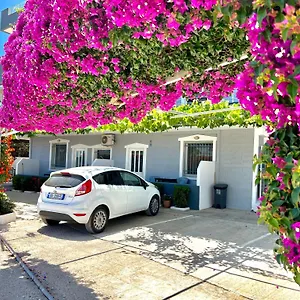 Tomi Aparthotel Sarandë